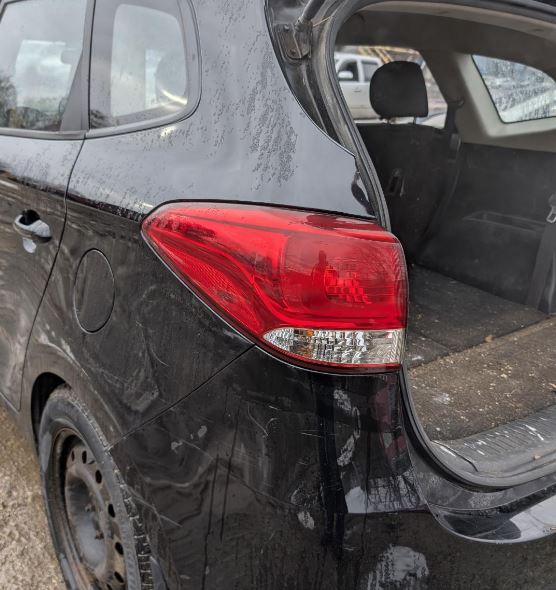 Used OEM LH Driver Side Taillight fits 2014-2016 Kia Rondo 92401A4030