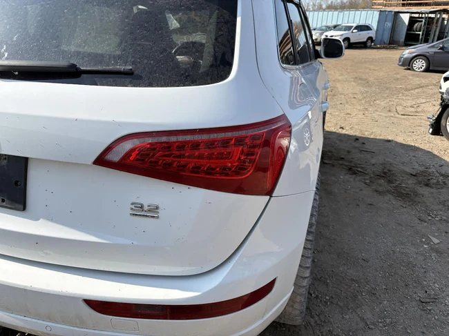 Used OEM RH Passenger Taillight 2009-2012 Audi Q5 8R0945093B