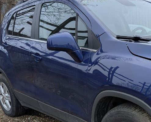 Used OEM R Door Mirror fits 2015-2016 Chevrolet Trax 95423295