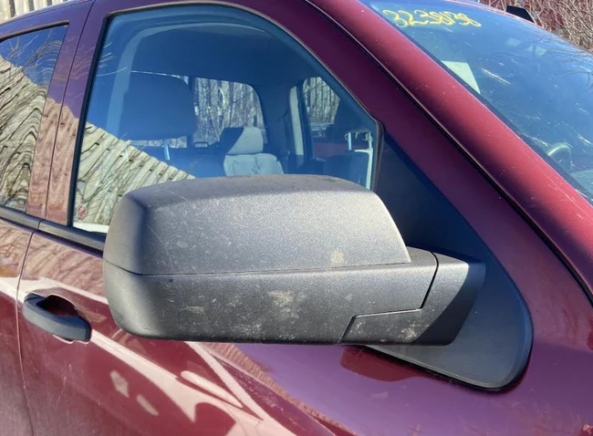 Used OEM R Door Mirror fits 2014-2019 Chevrolet Silverado/GMC Sierra 1500/2500/3500 23499738 22889518